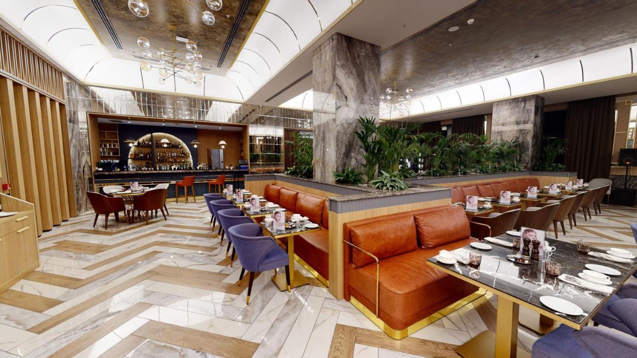巴库洲际酒店 外观 照片 The interior of the restaurant