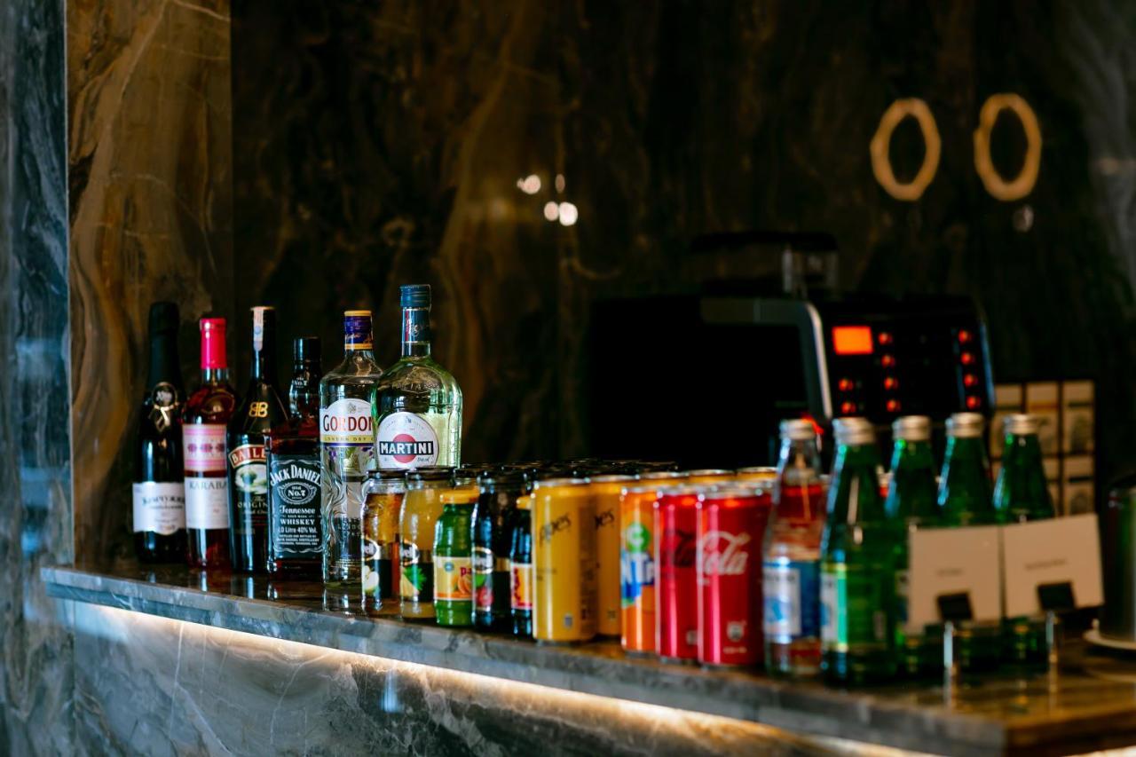 巴库洲际酒店 外观 照片 A selection of non-alcoholic drinks