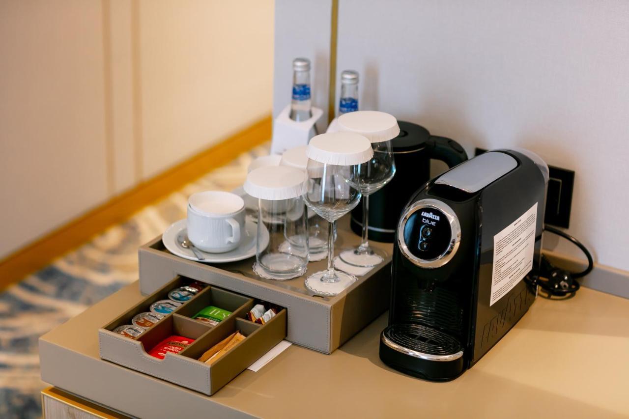 巴库洲际酒店 外观 照片 A Nespresso coffee machine in a hotel room